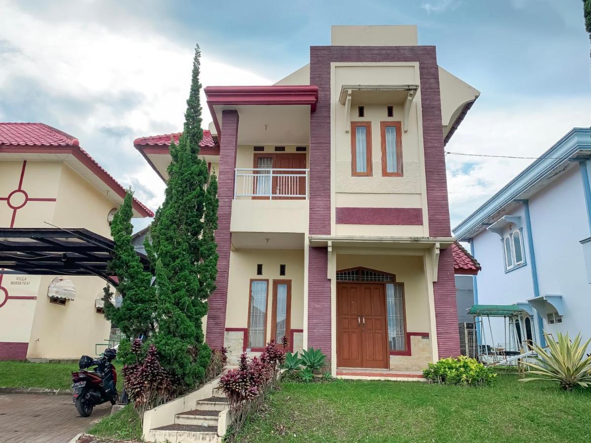 Beranda Istirahat Villa 4Br At Galaxy Resort Puncak Cikundul Exterior foto